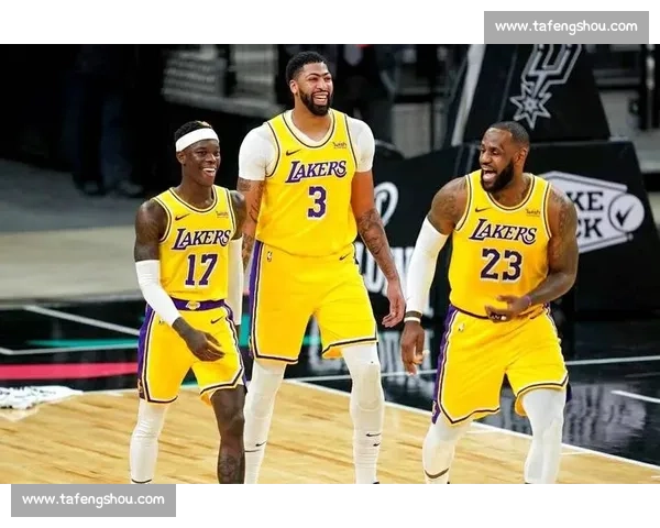 湖人新更衣室惊艳亮相,旧 locker 藏着传奇密码 湖人新更衣室惊艳亮相,旧 locker 藏着传奇密码